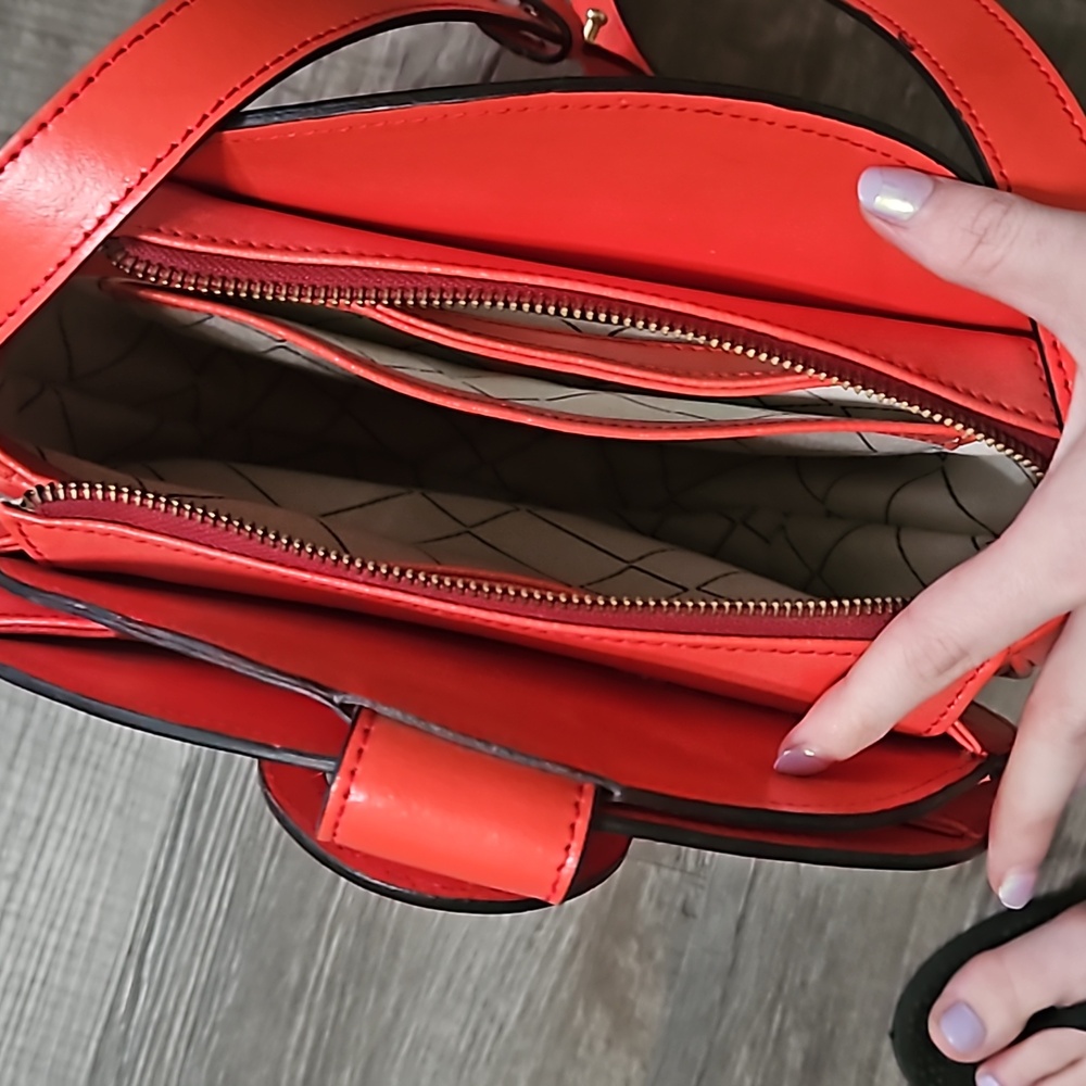 Round Purse - Picture 5 of 13
